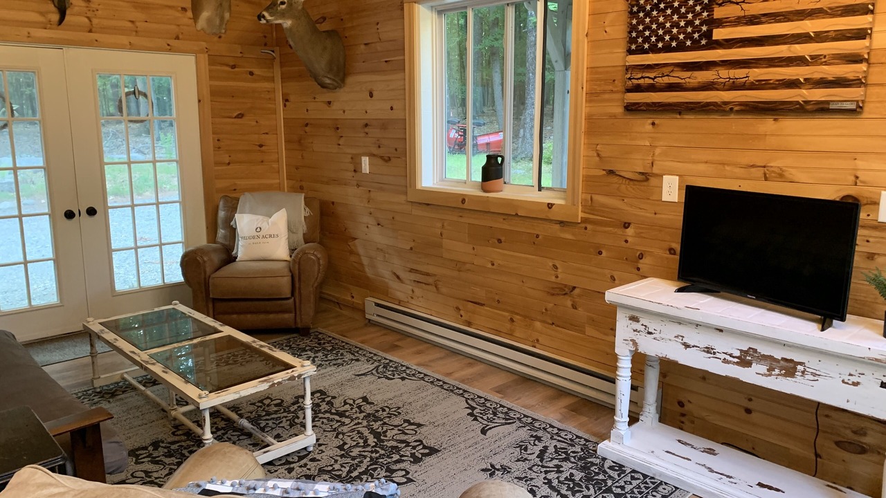 Photo of Livingroom in Montague