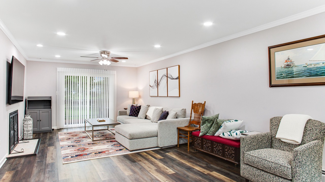 Photo of Livingroom in Edgewater