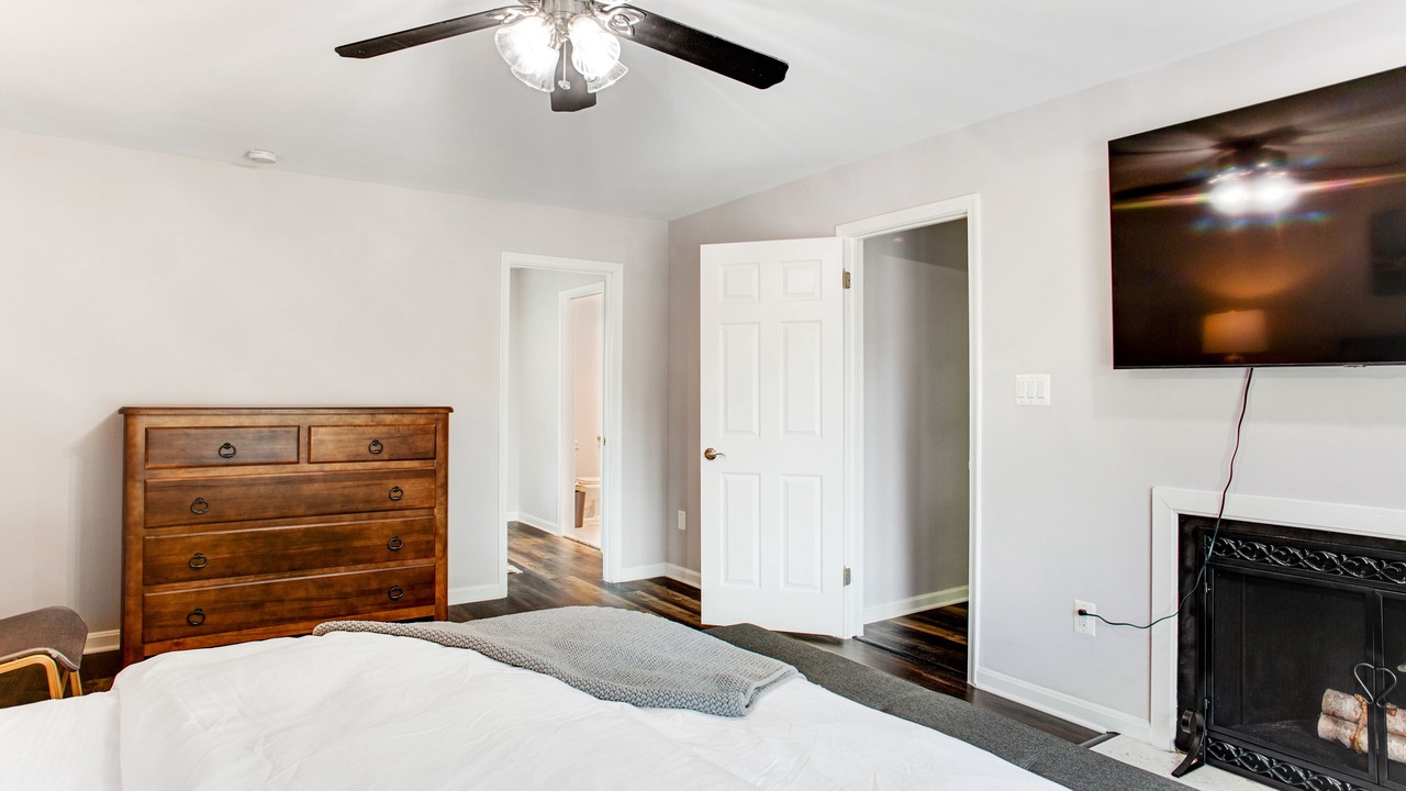 Photo of Bedroom in Edgewater