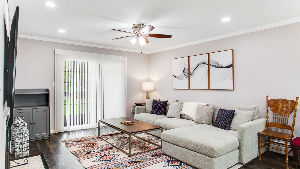 Photo of Livingroom in Edgewater