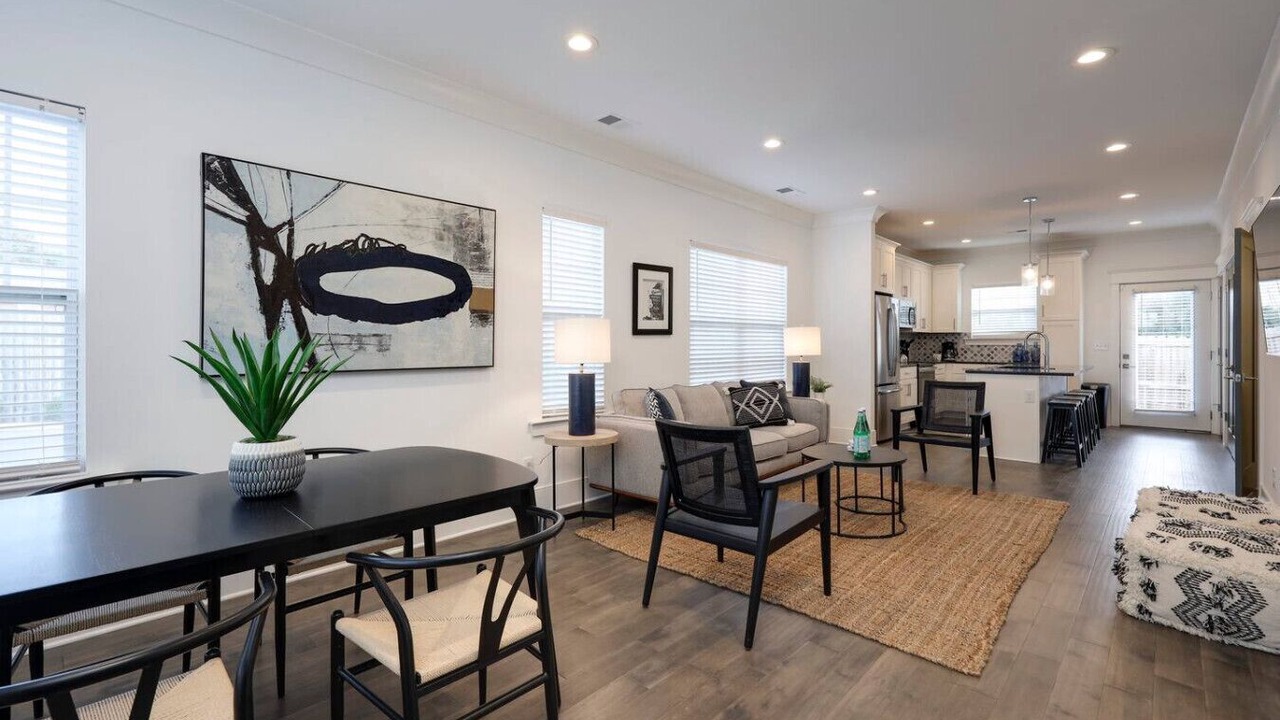 Photo of Livingroom in Charlotte Park