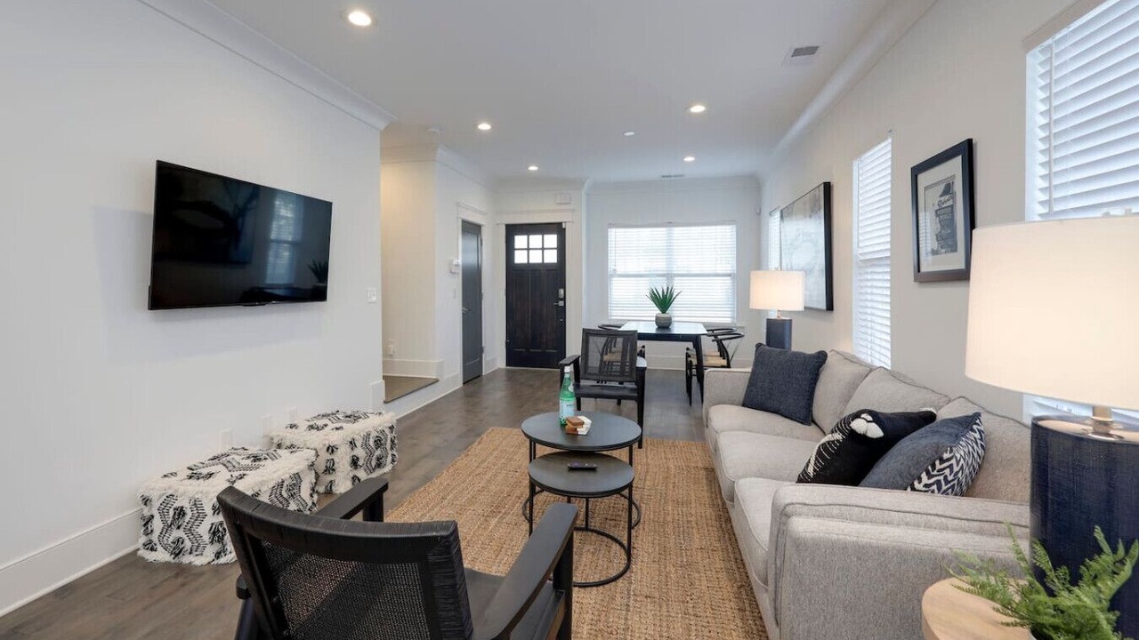 Photo of Livingroom in Charlotte Park
