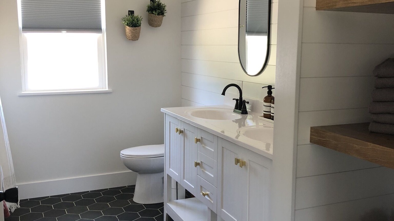 Photo of Bathroom in Beach City