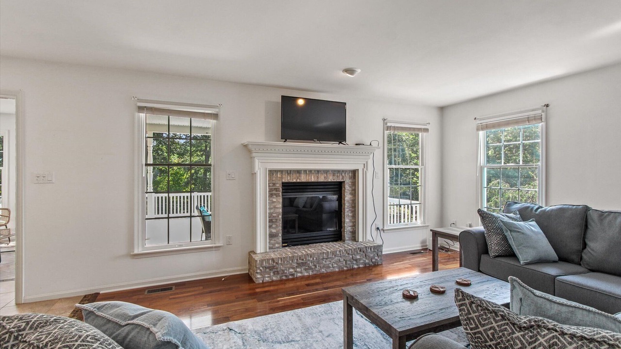Photo of Livingroom in Dauphin