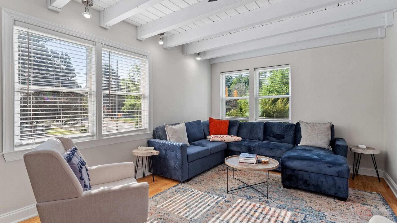 Photo of Livingroom in Downtown