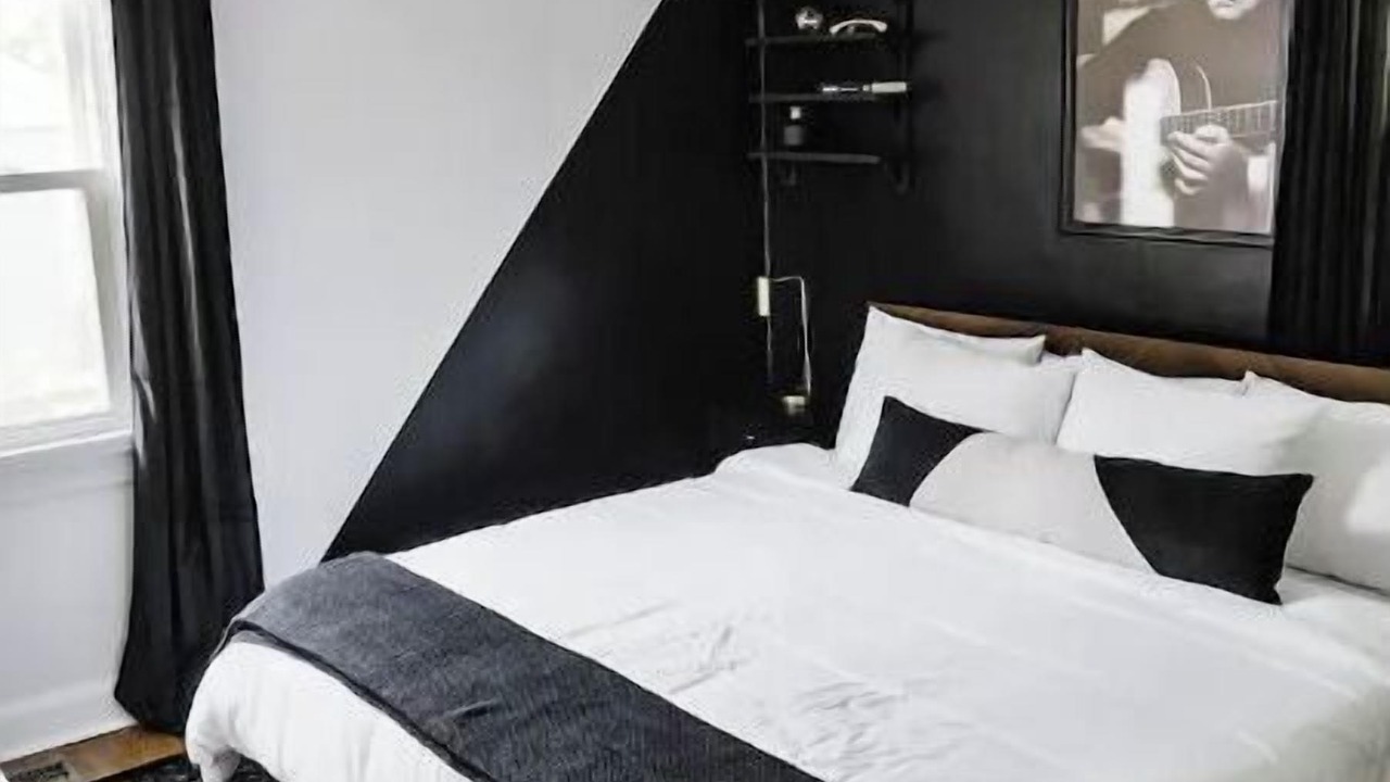 Photo of Bedroom in Inglewood
