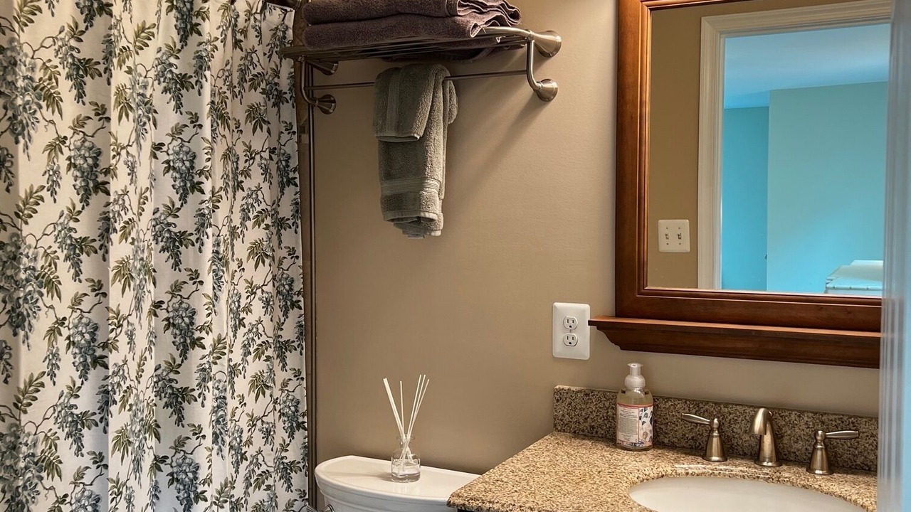 Photo of Bathroom in Lusby