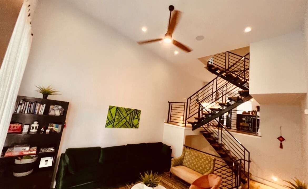 Photo of Livingroom in Southwest Center City