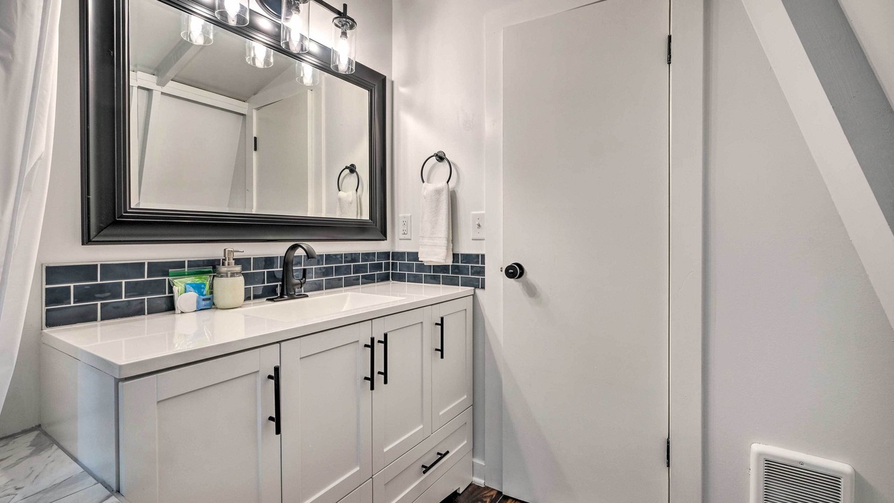 Photo of Bathroom in Broadway