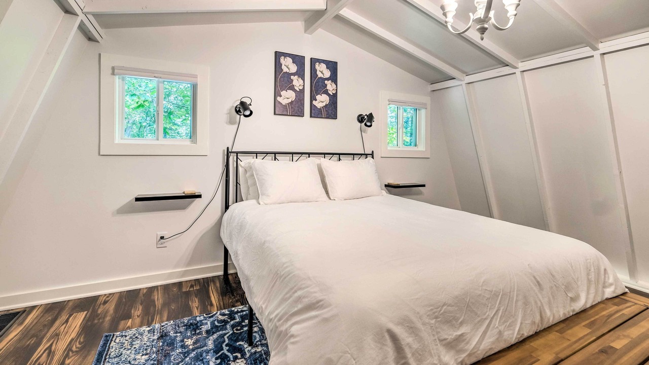 Photo of Bedroom in Broadway
