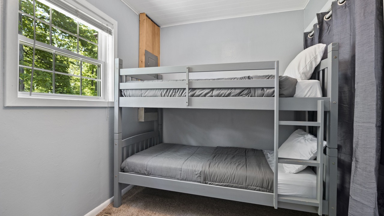 Photo of Bedroom in Lakeview