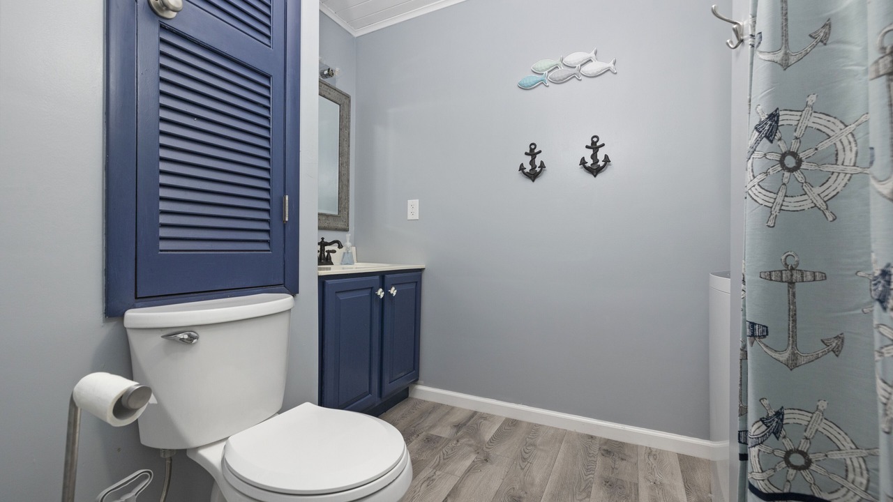 Photo of Bathroom in Lakeview