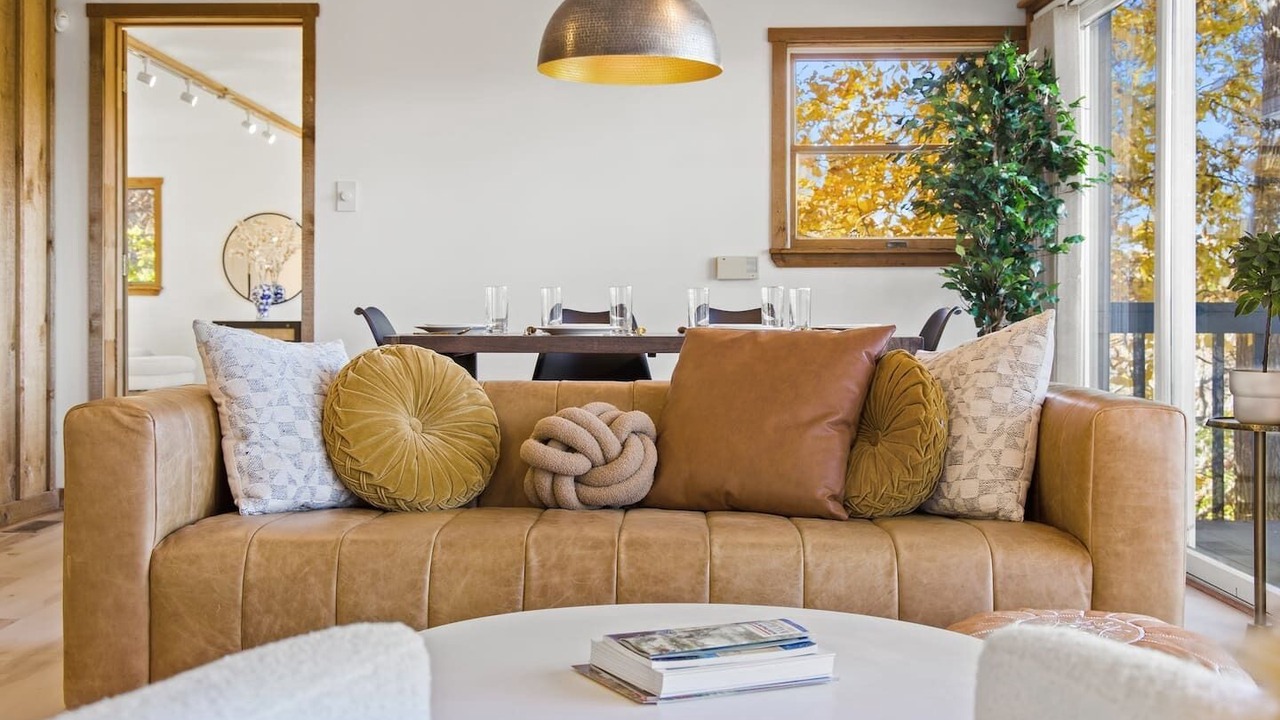 Photo of Livingroom in Clear Spring