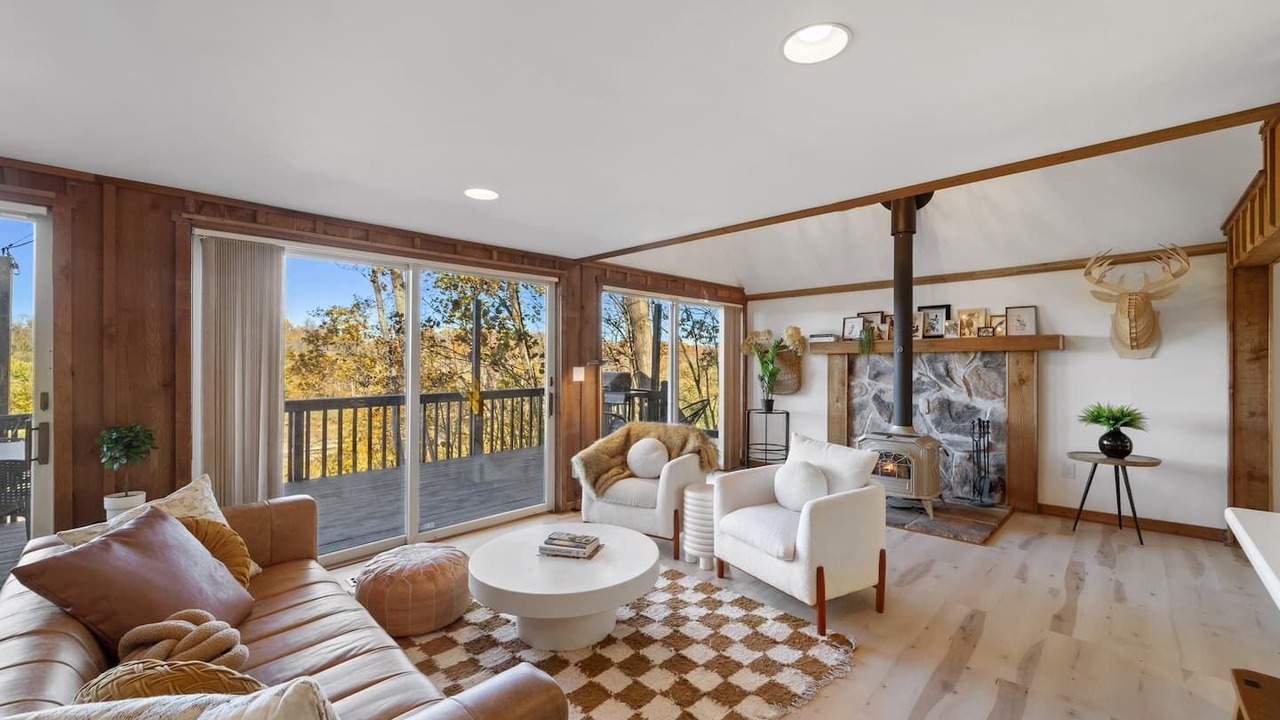 Photo of Livingroom in Clear Spring