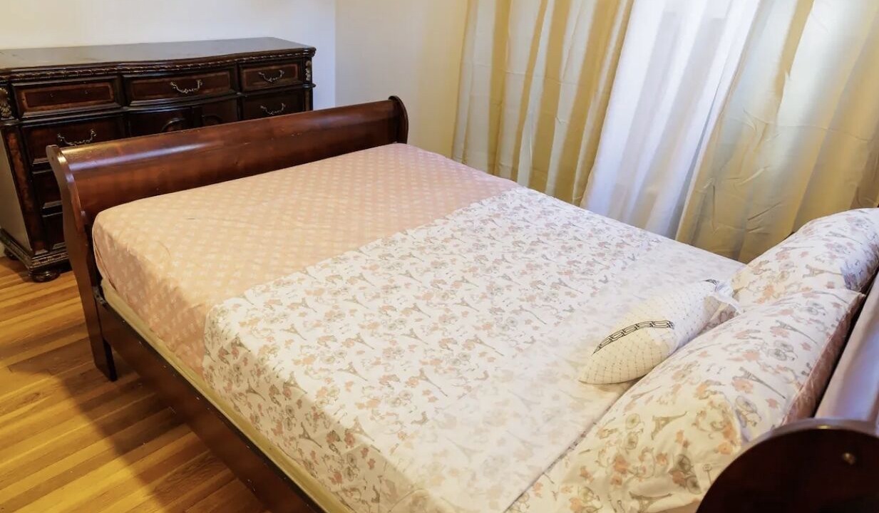 Photo of Bedroom in Lincoln Park