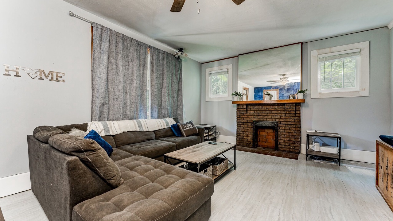 Photo of Livingroom in Morgantown