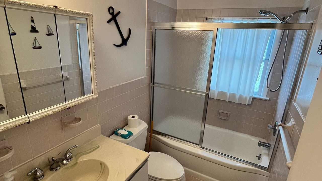 Photo of Bathroom in Avalon