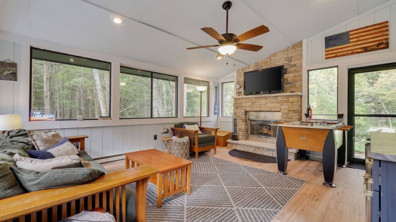 Photo of Livingroom in Lake Harmony Estates