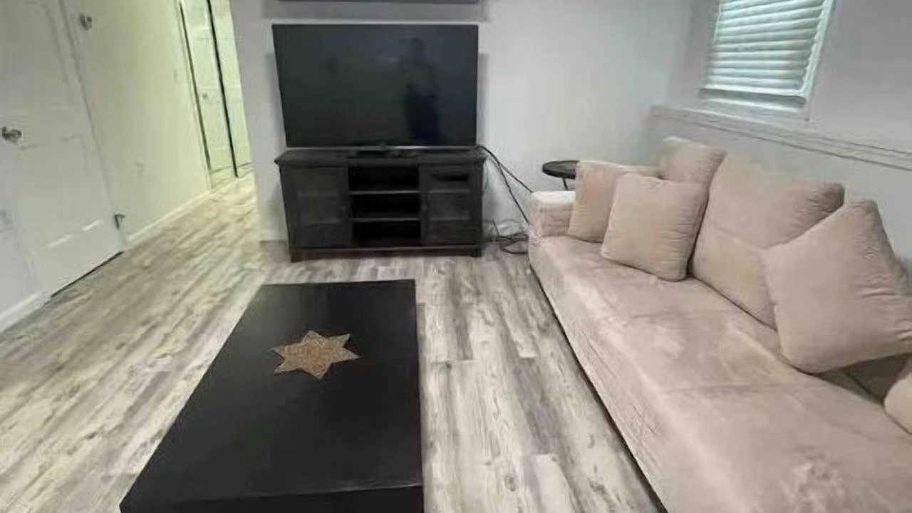 Photo of Livingroom in Teaneck