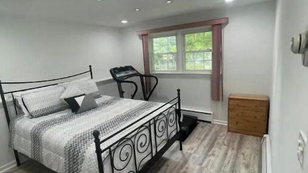 Photo of Bedroom in Teaneck