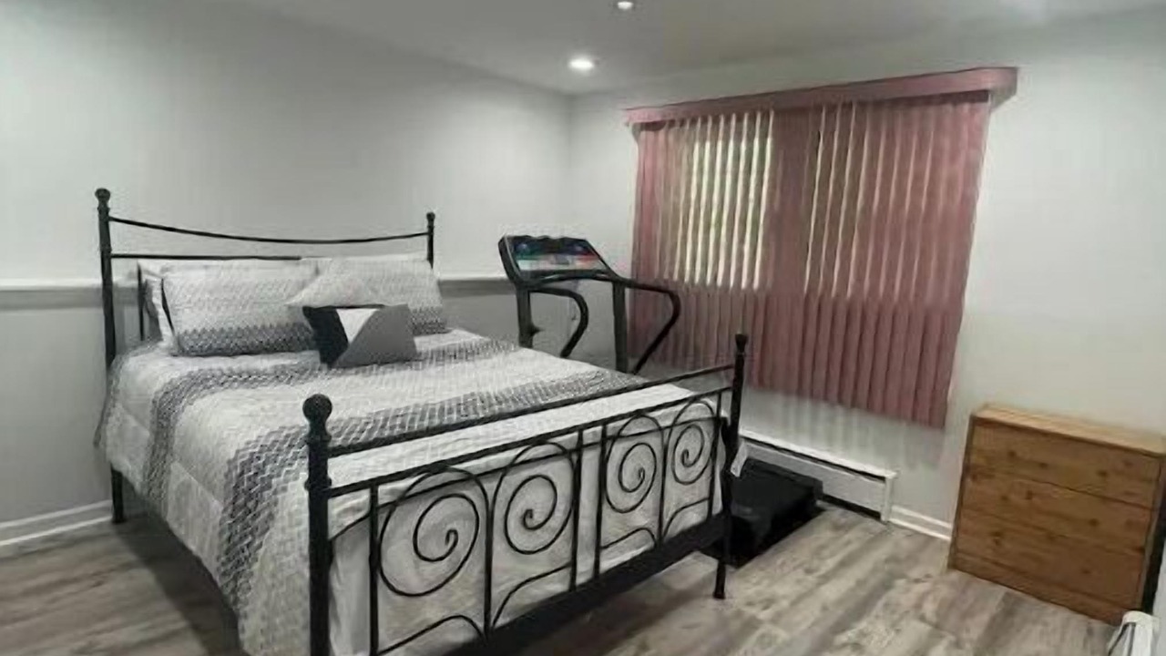 Photo of Bedroom in Teaneck