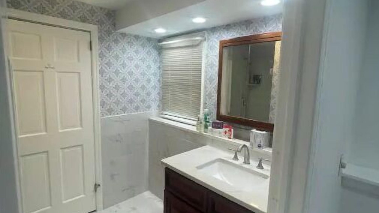 Photo of Bathroom in Teaneck
