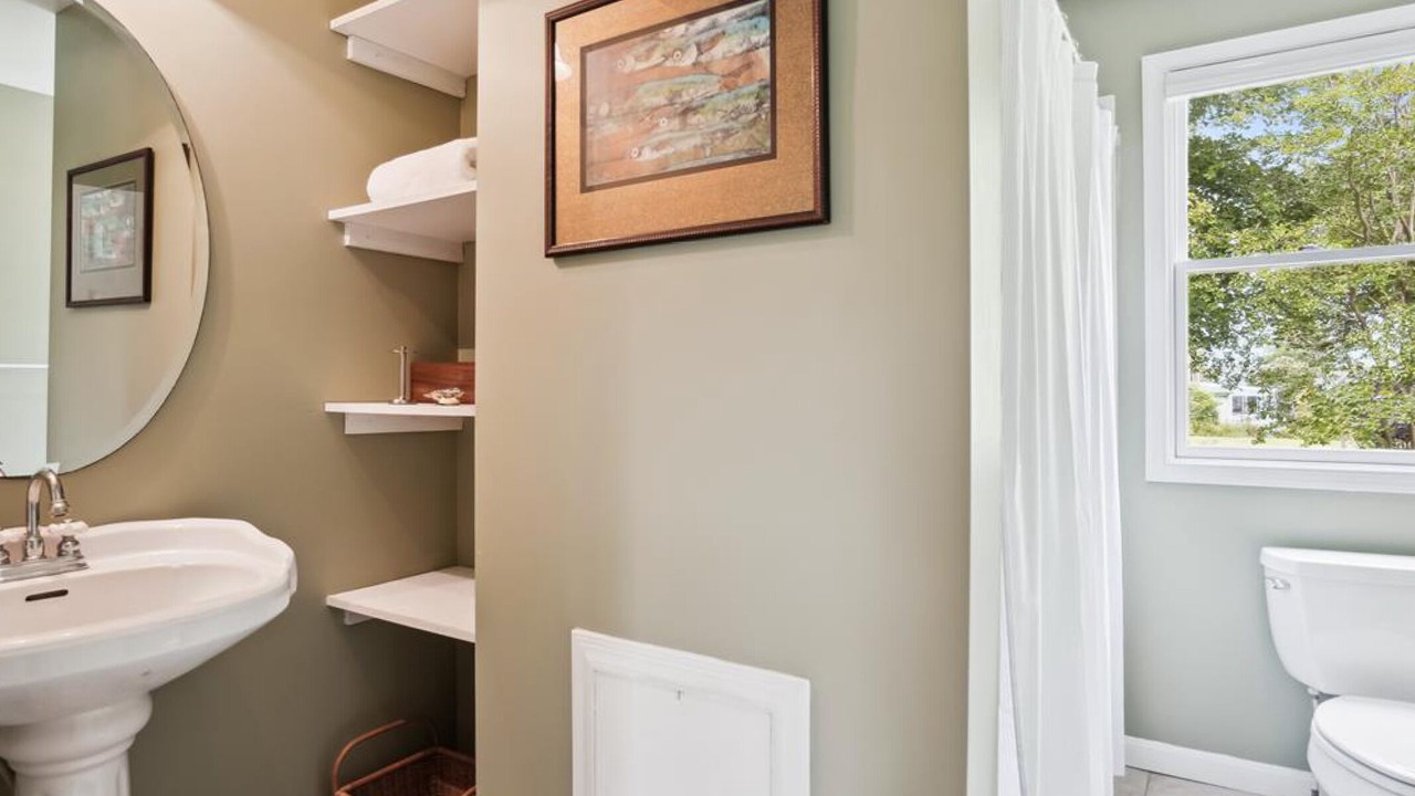 Photo of Bathroom in Neavitt