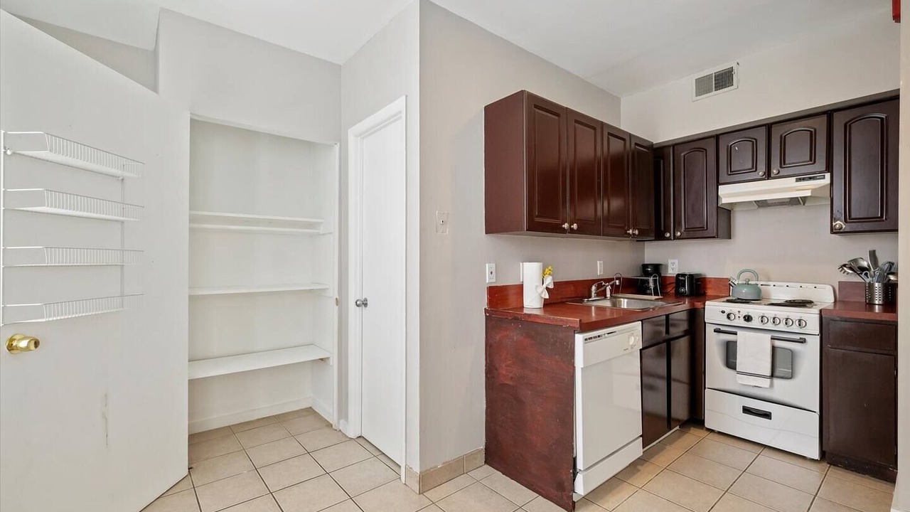 Photo of Kitchen in Graduate Hospital