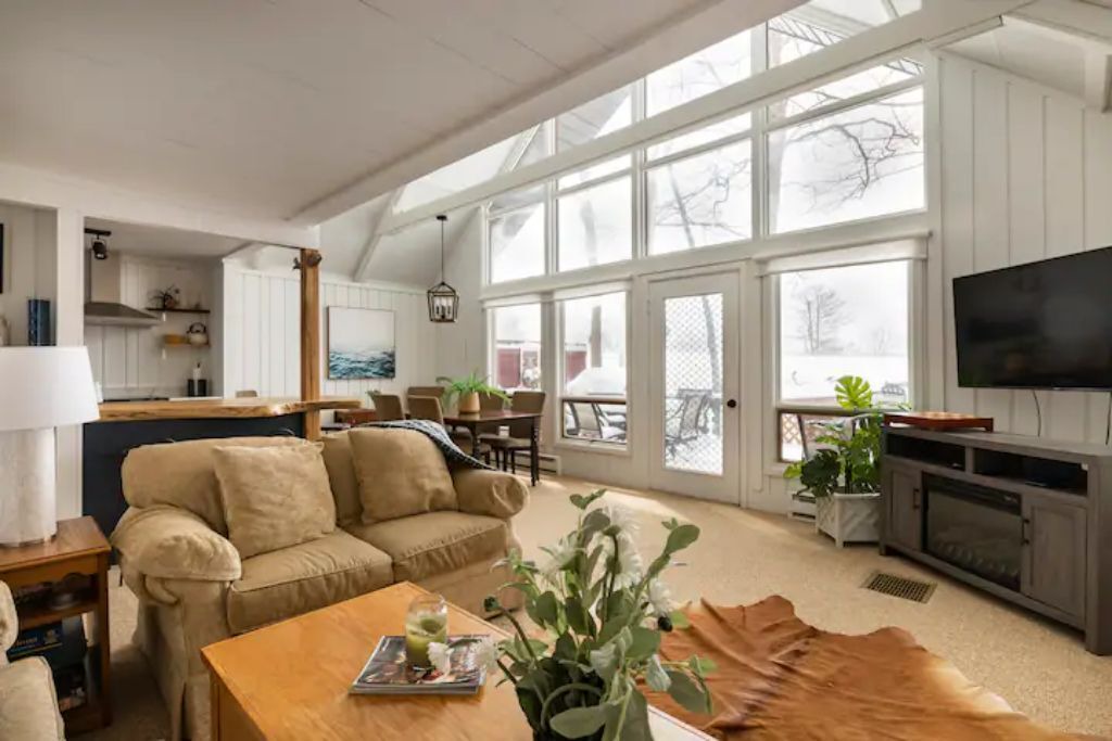 Photo of Livingroom in Indian Lake