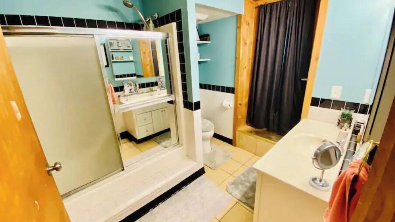 Photo of Bathroom in White Mills