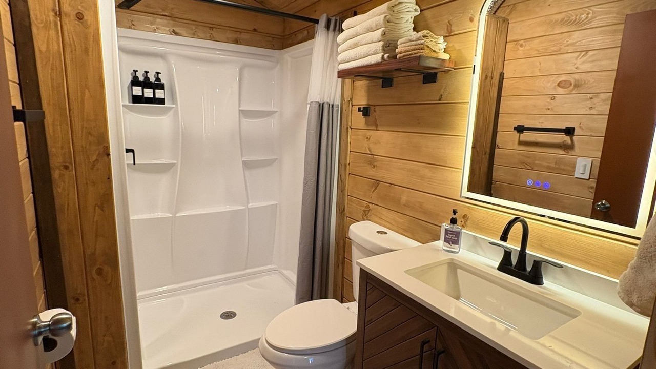 Photo of Bathroom in Ashley Oaks
