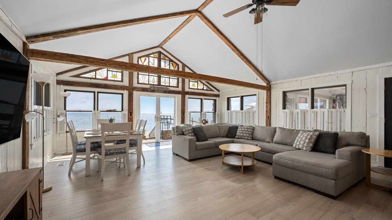Photo of Livingroom in Issue
