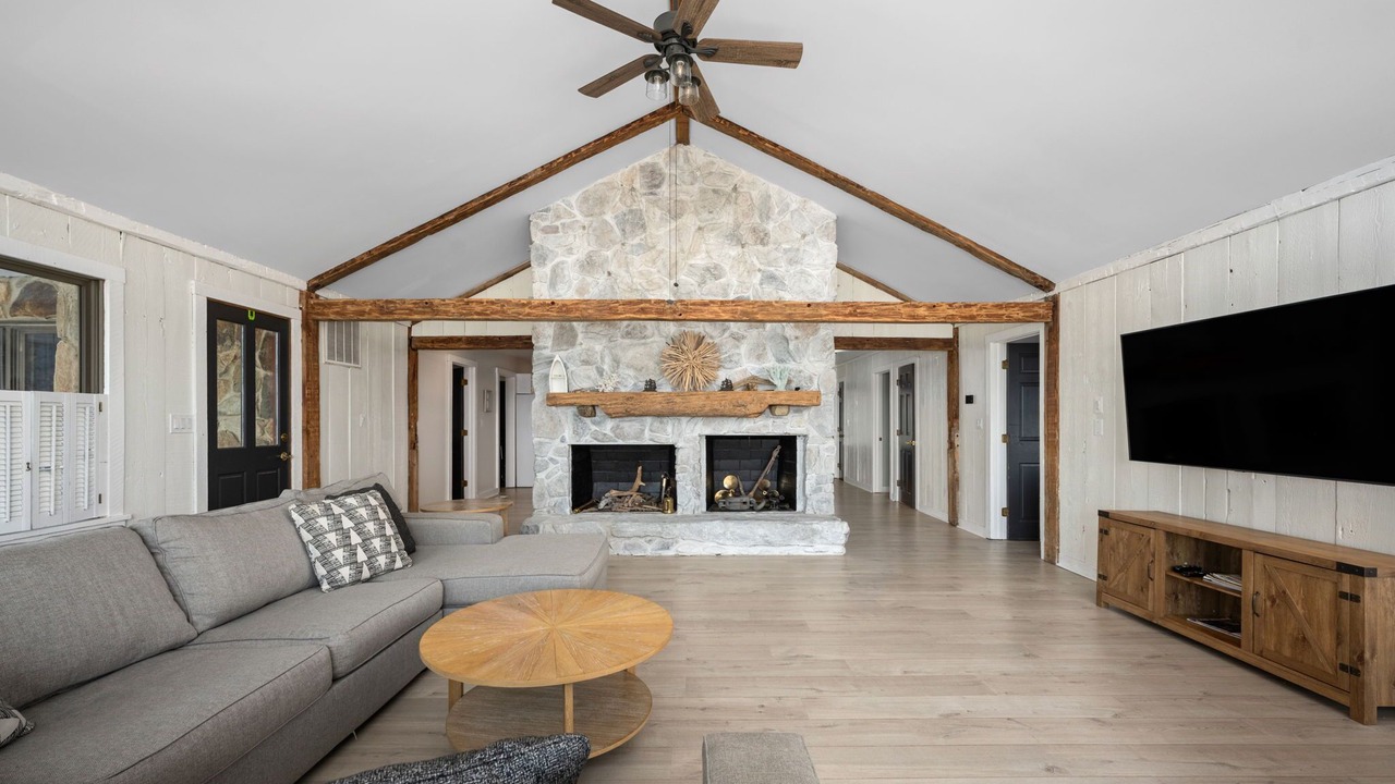 Photo of Livingroom in Issue