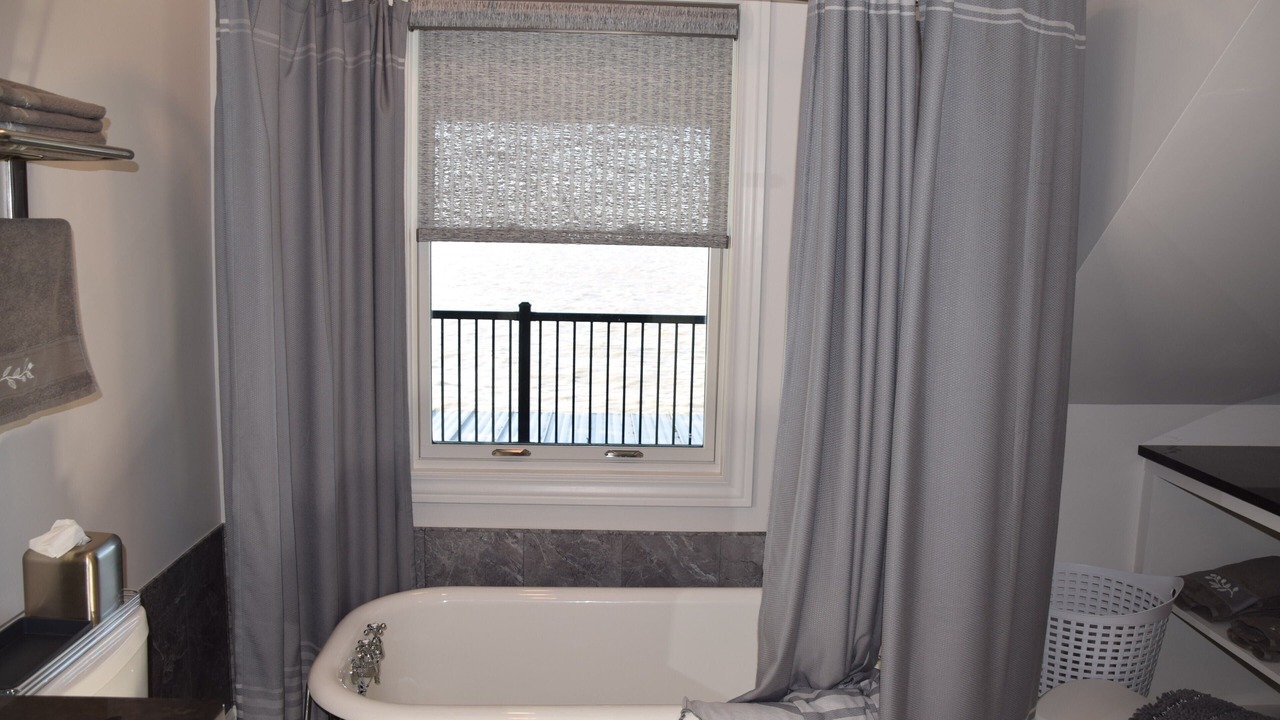 Photo of Bathroom in Lorain