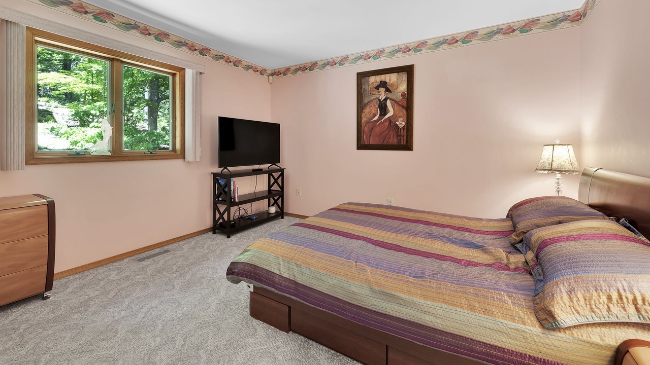 Photo of Bedroom in Lakeville