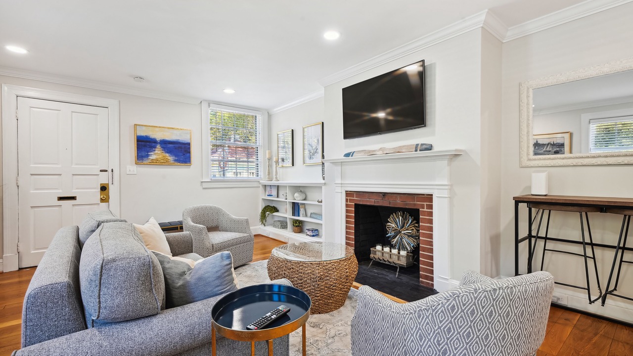 Photo of Livingroom in Historic District
