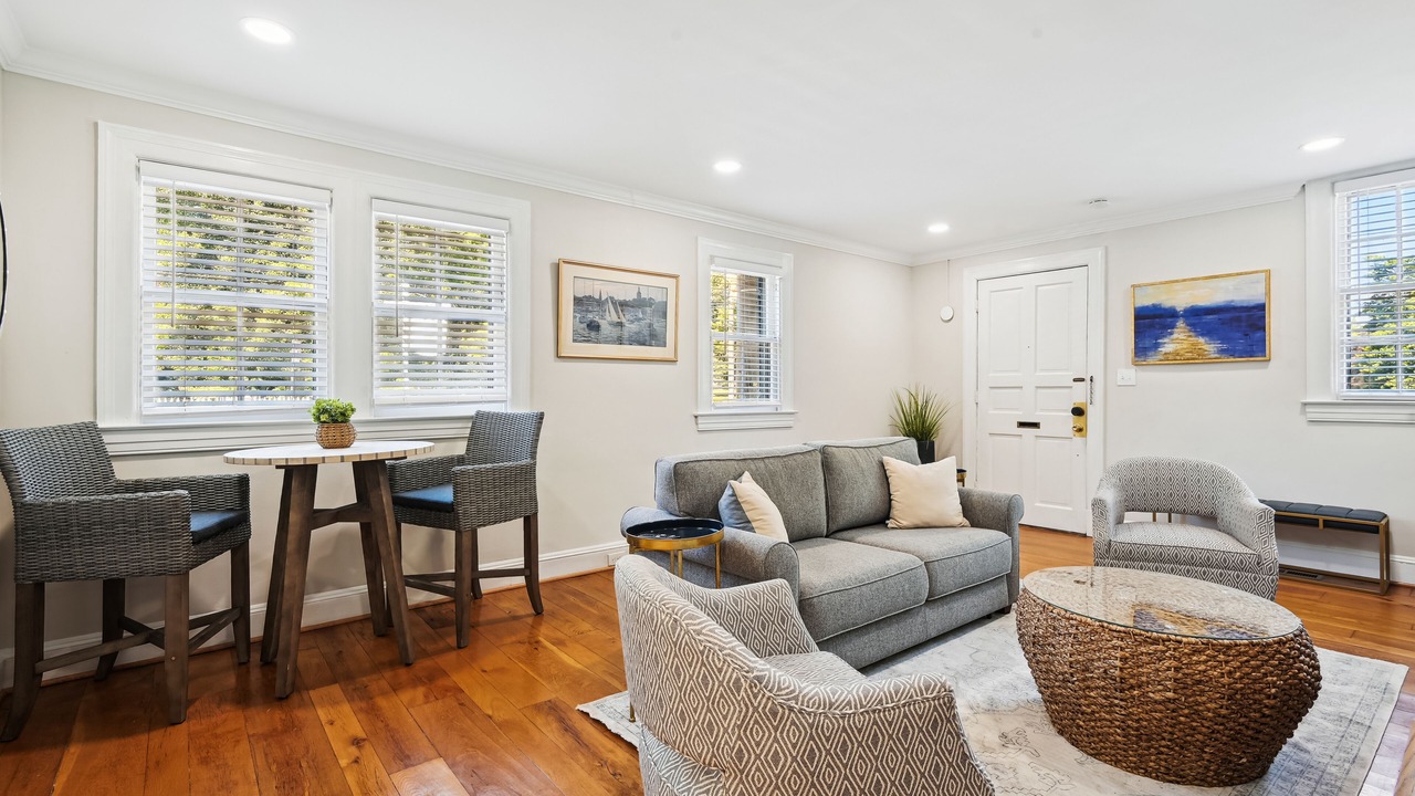 Photo of Livingroom in Historic District