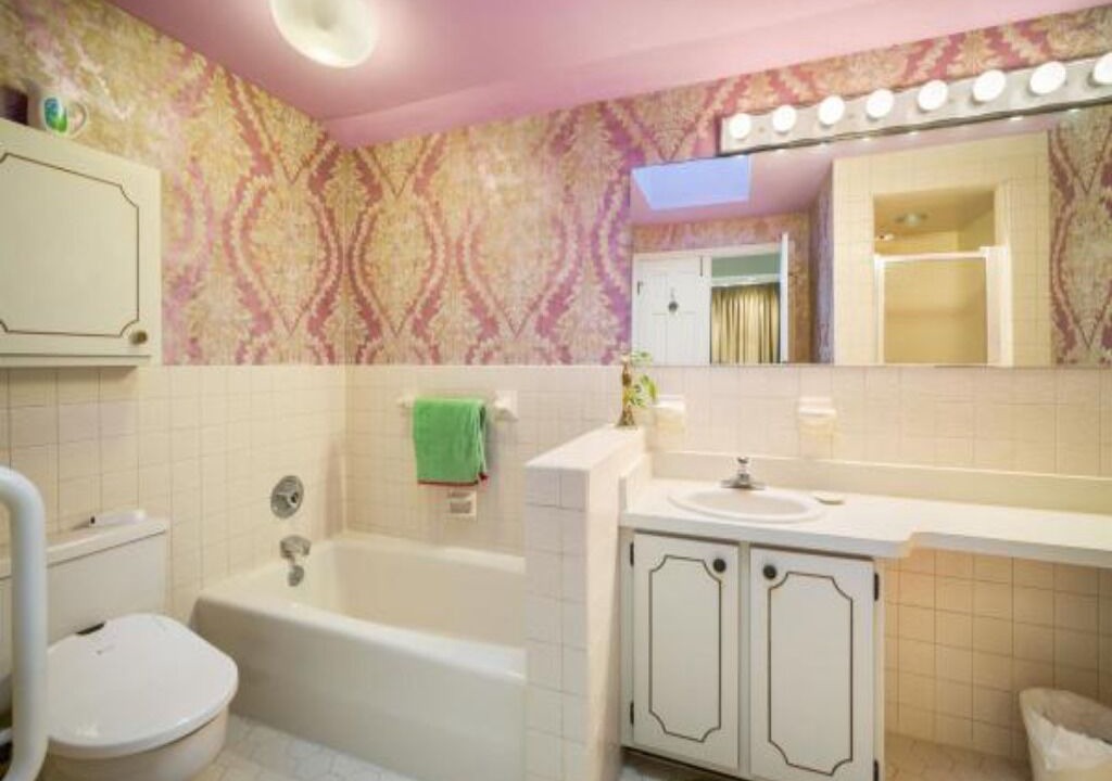 Photo of Bathroom in Margate City