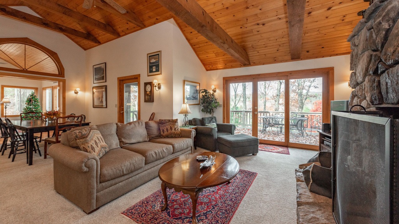Photo of Livingroom in North Glade Hills