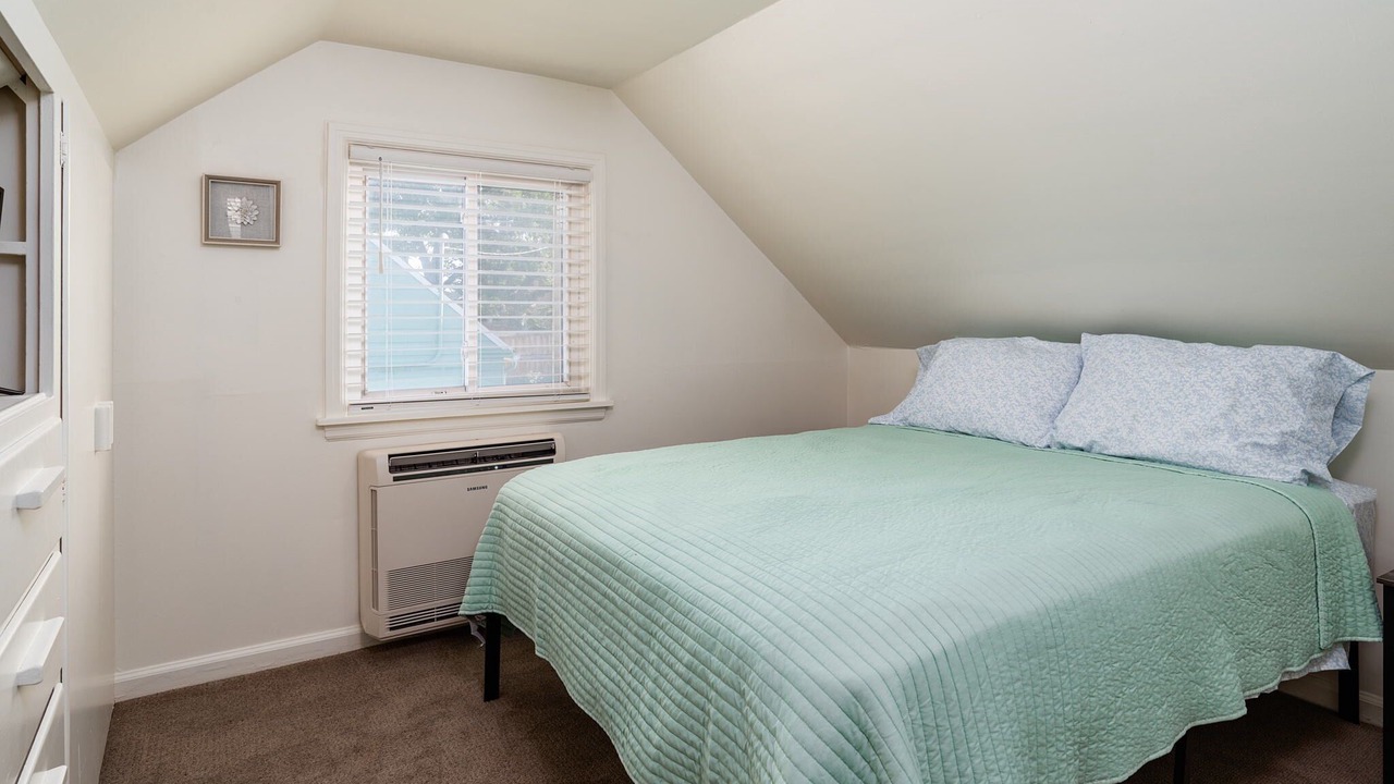 Photo of Bedroom in Central Rim