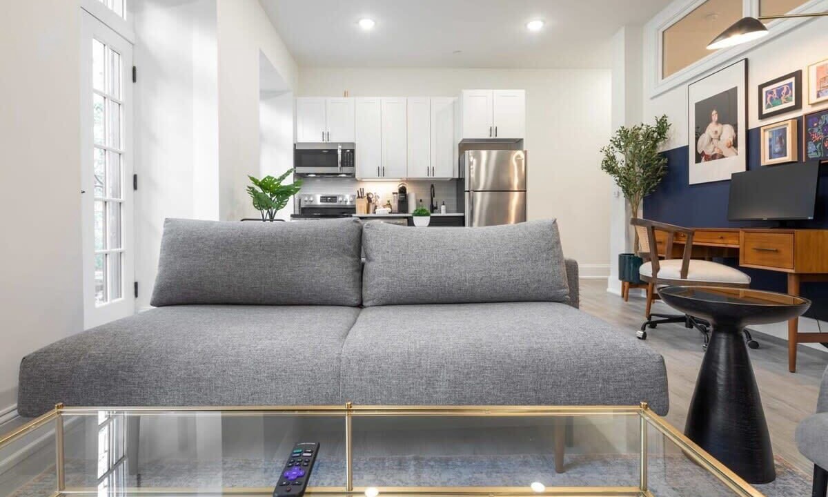 Photo of Livingroom in Rittenhouse Row