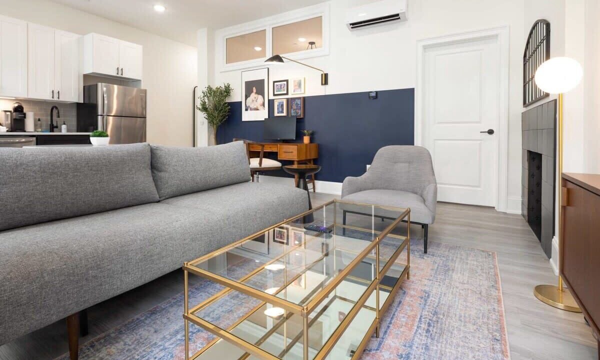 Photo of Livingroom in Rittenhouse Row