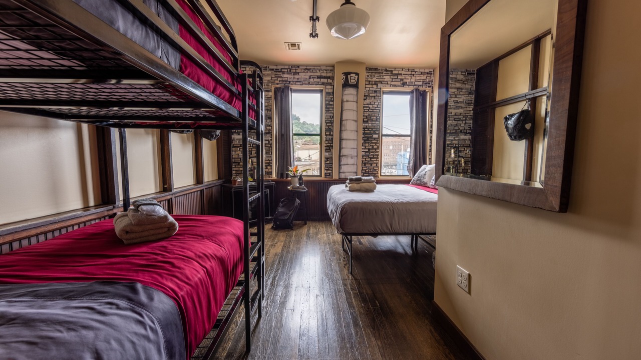Photo of Bedroom in South Side Slopes