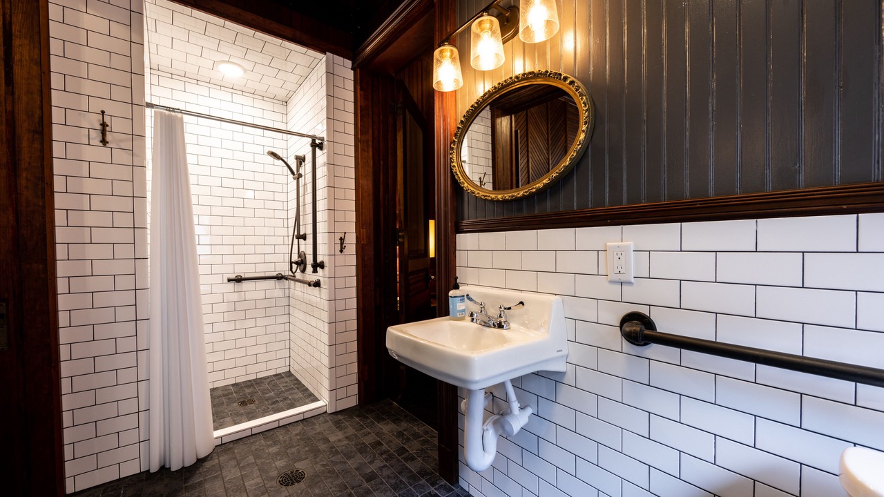 Photo of Bathroom in South Side Slopes