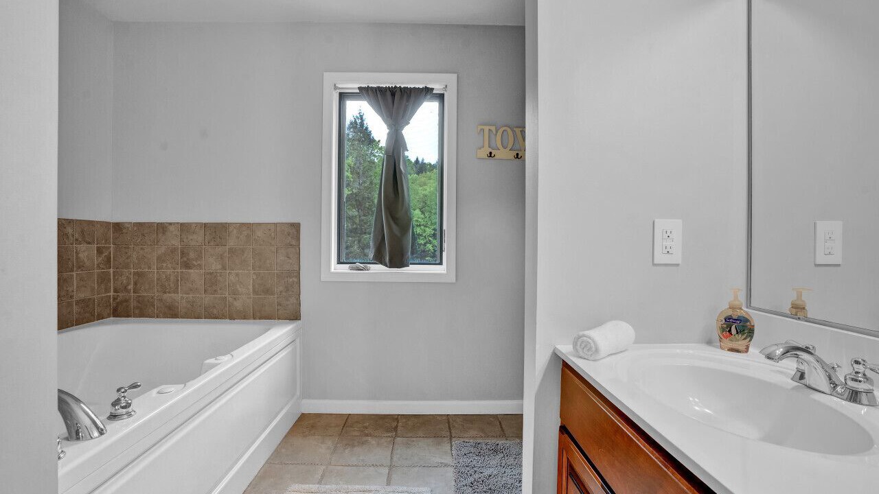 Photo of Bathroom in Henryville