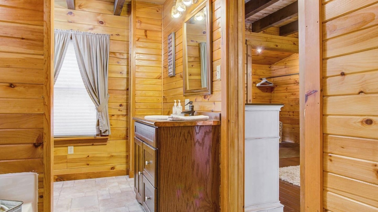 Photo of Bathroom in Cedarhurst