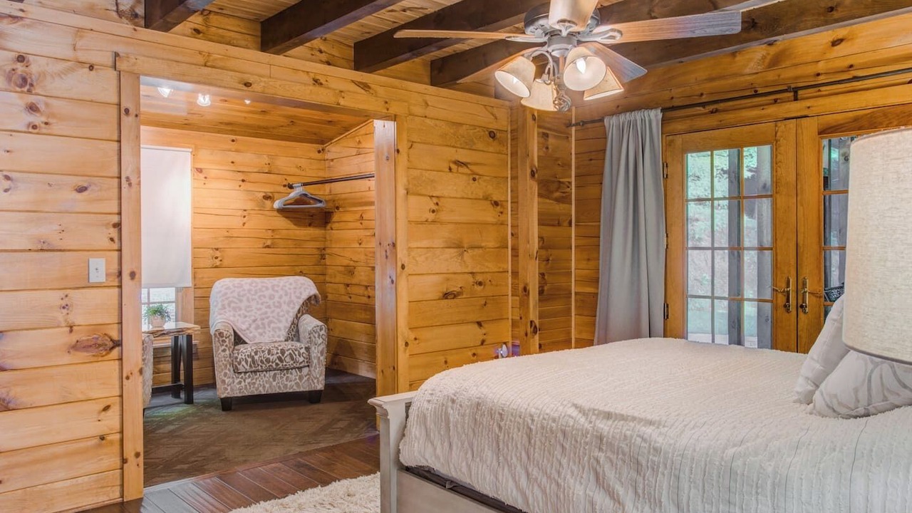 Photo of Bedroom in Cedarhurst