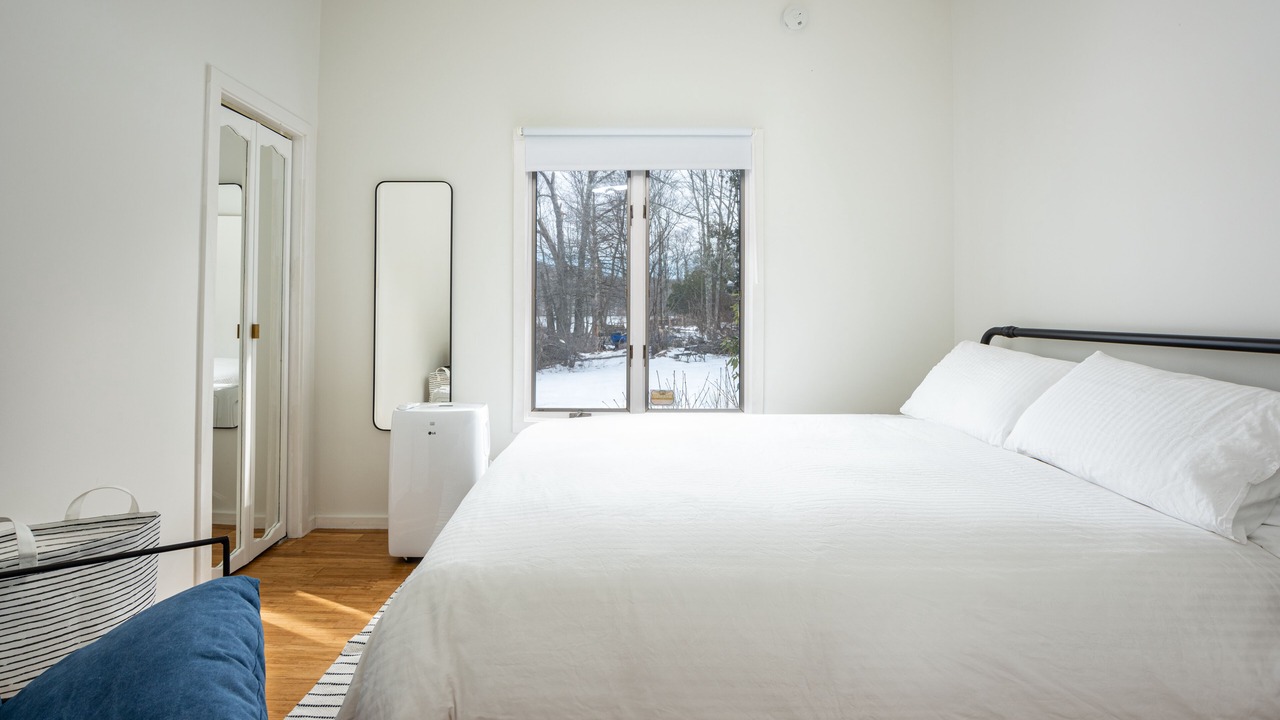 Photo of Bedroom in Swan Lake