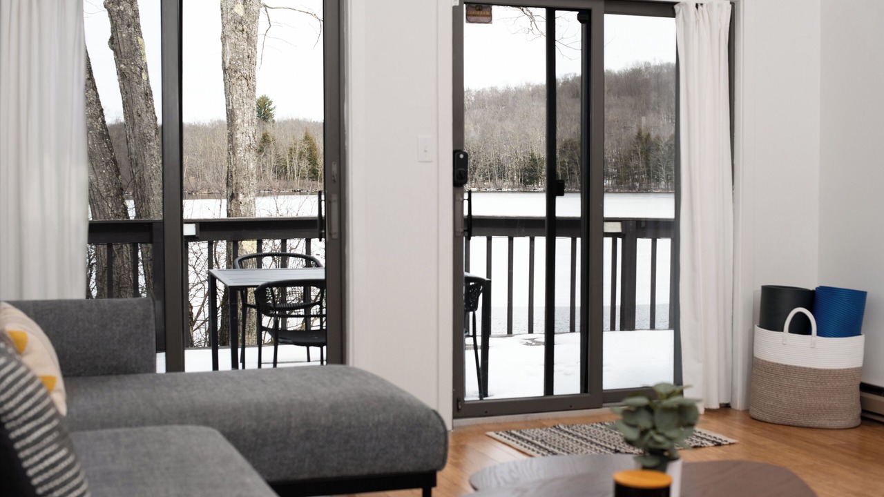 Photo of Livingroom in Swan Lake