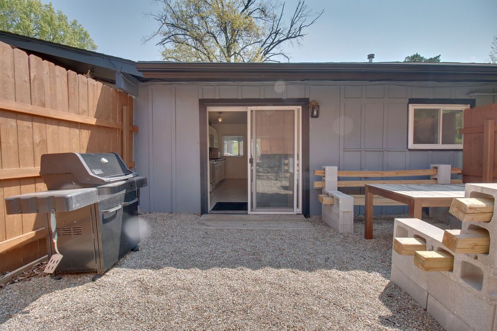 Photo of Outdoor in Roselawn Finance